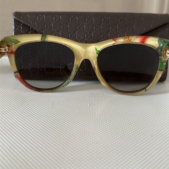 💥❗️GUCCI| GG 3739/S 2ENVK Black Floral Cat Eye Sunglasses❗️💥 - Picture 13 of 14